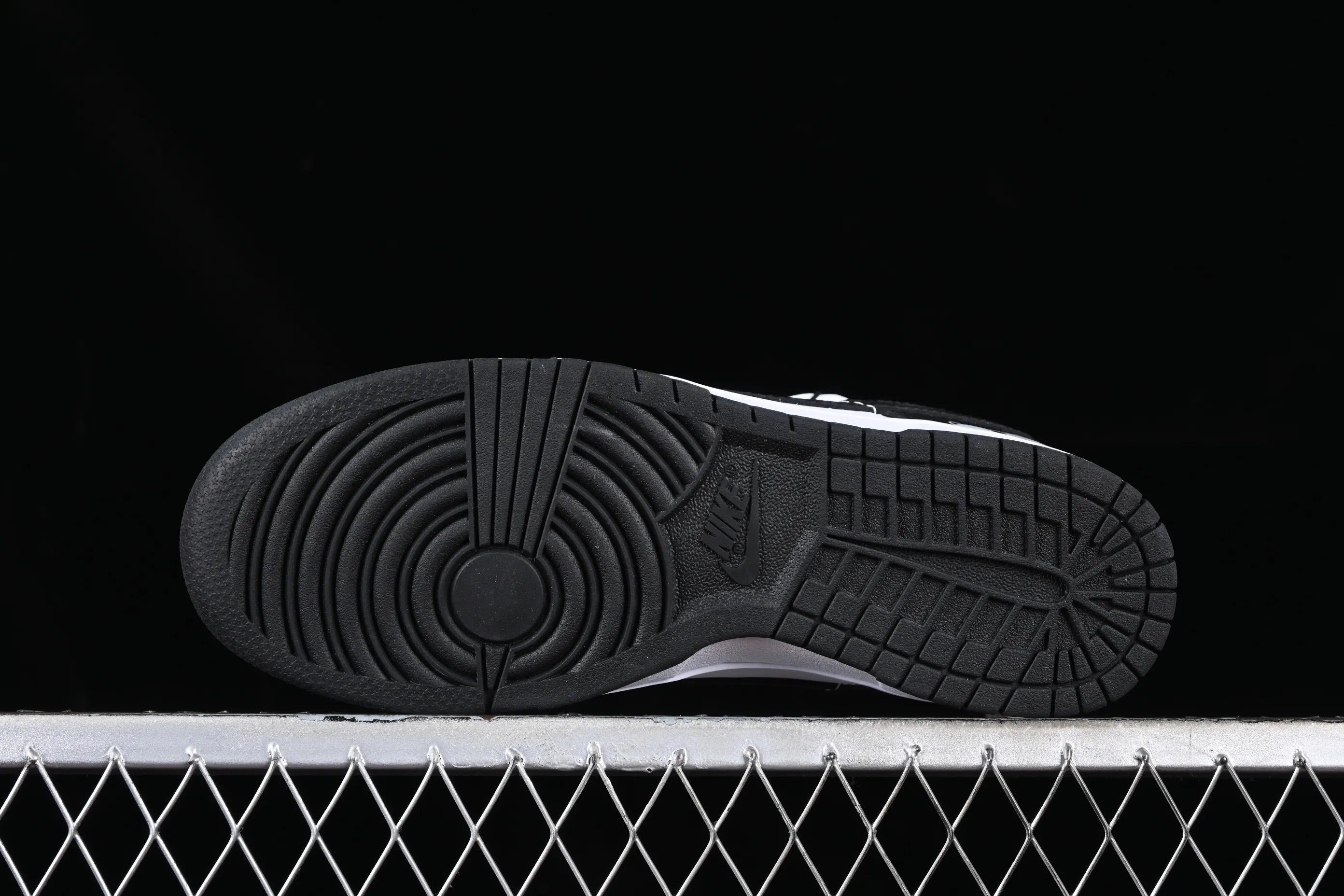 All Categories Nk SB Dunk Series Nk SB Dunk Low Low-top sneakers Nk Dunk Low Black and White Panda Customized version of deconstructed strap casual sneakers DD1391-100